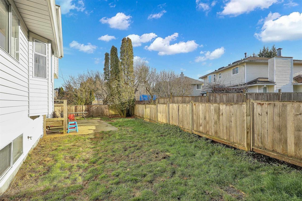 15662 91a Avenue Property Photo 8