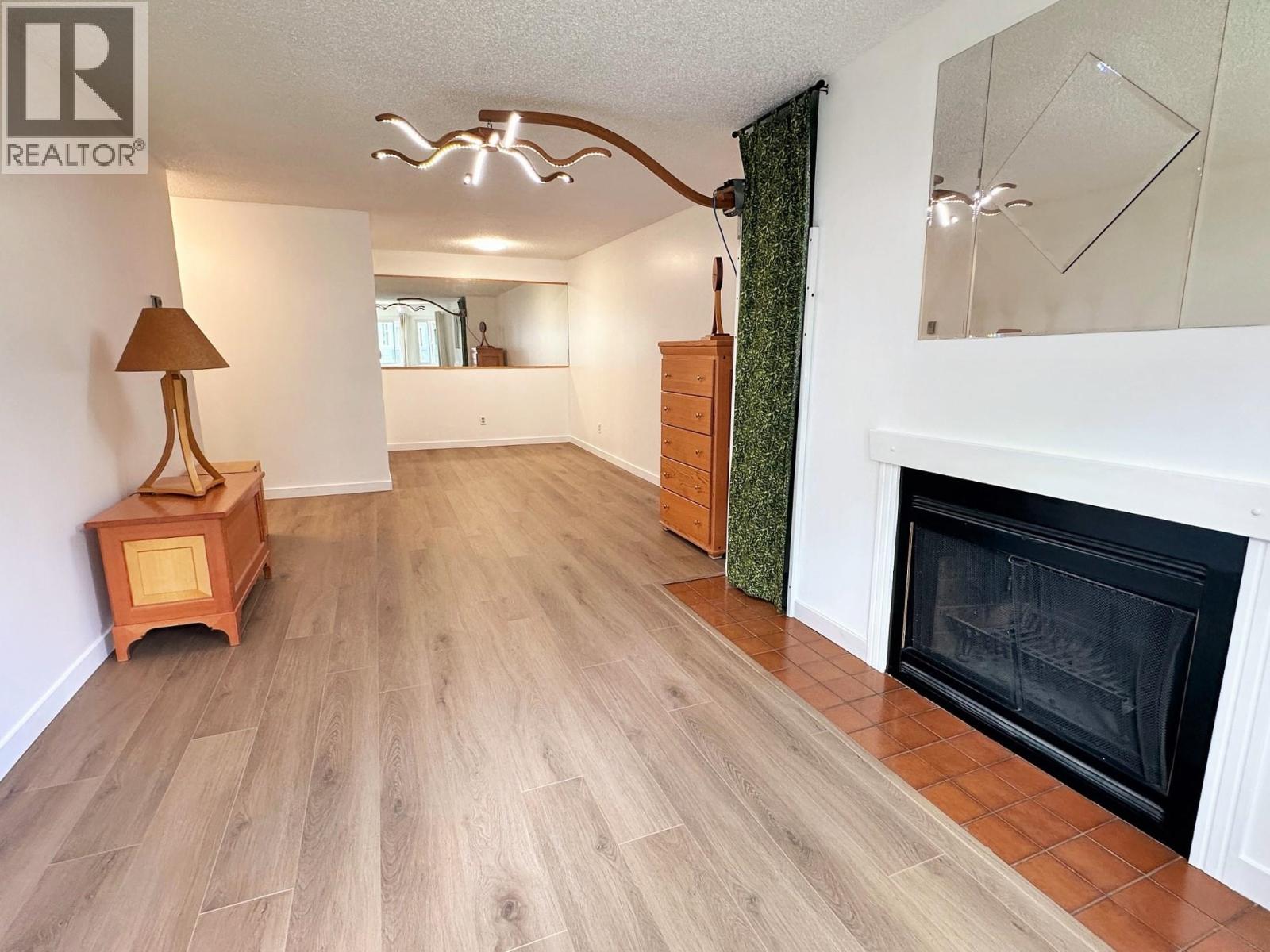 303 9890 Manchester Drive Property Photo 5
