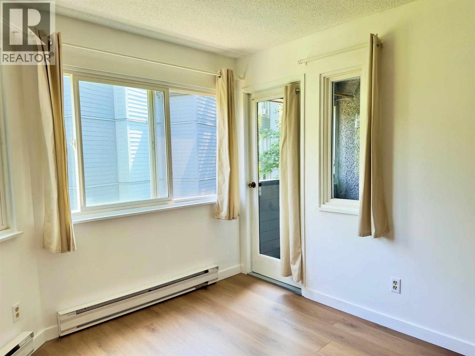 303 9890 Manchester Drive Property Photo 11