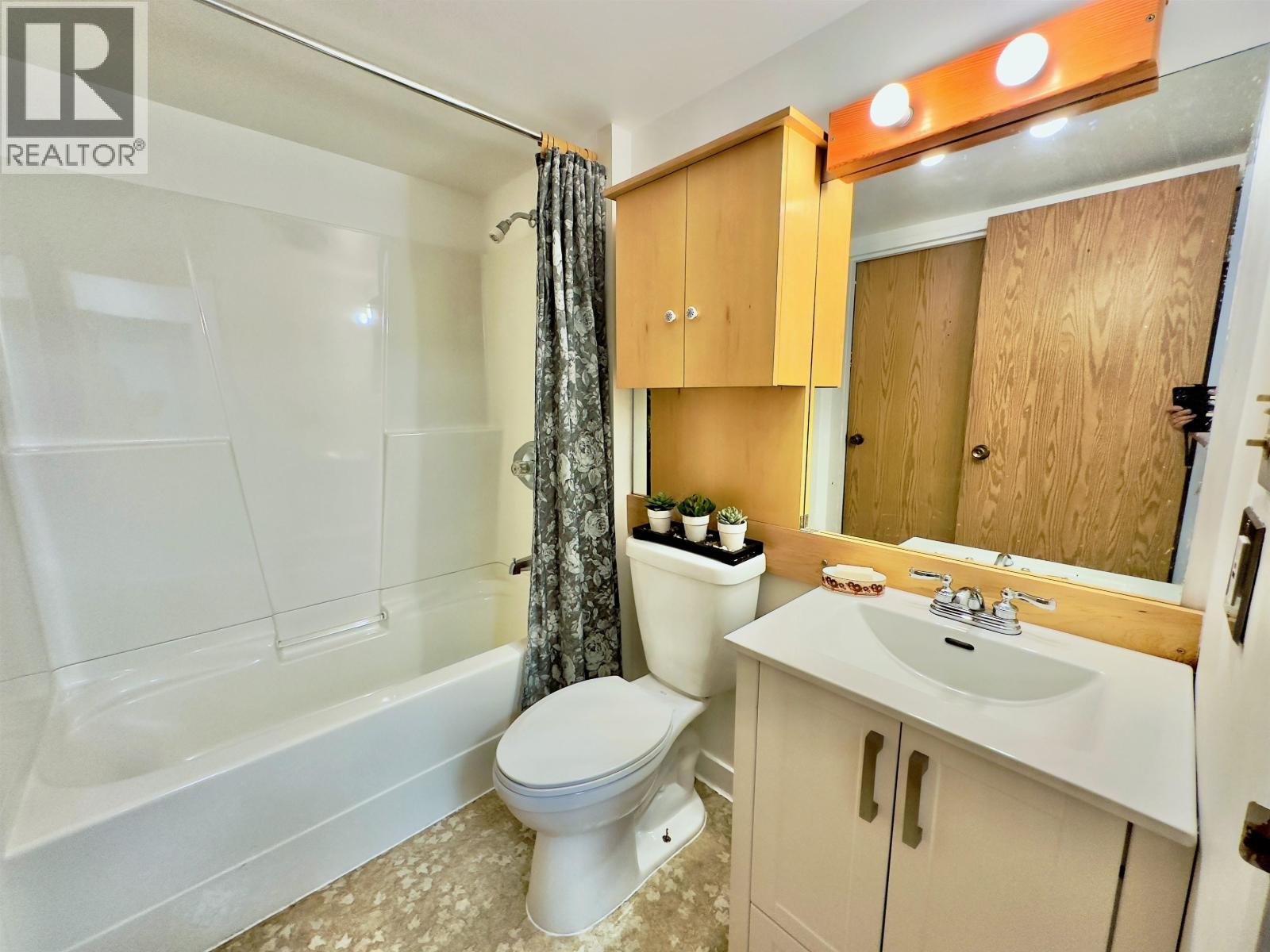 303 9890 Manchester Drive Property Photo 27