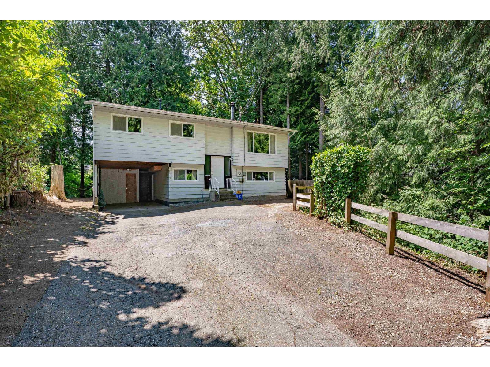 20022 Grade Crescent Property Photo 2