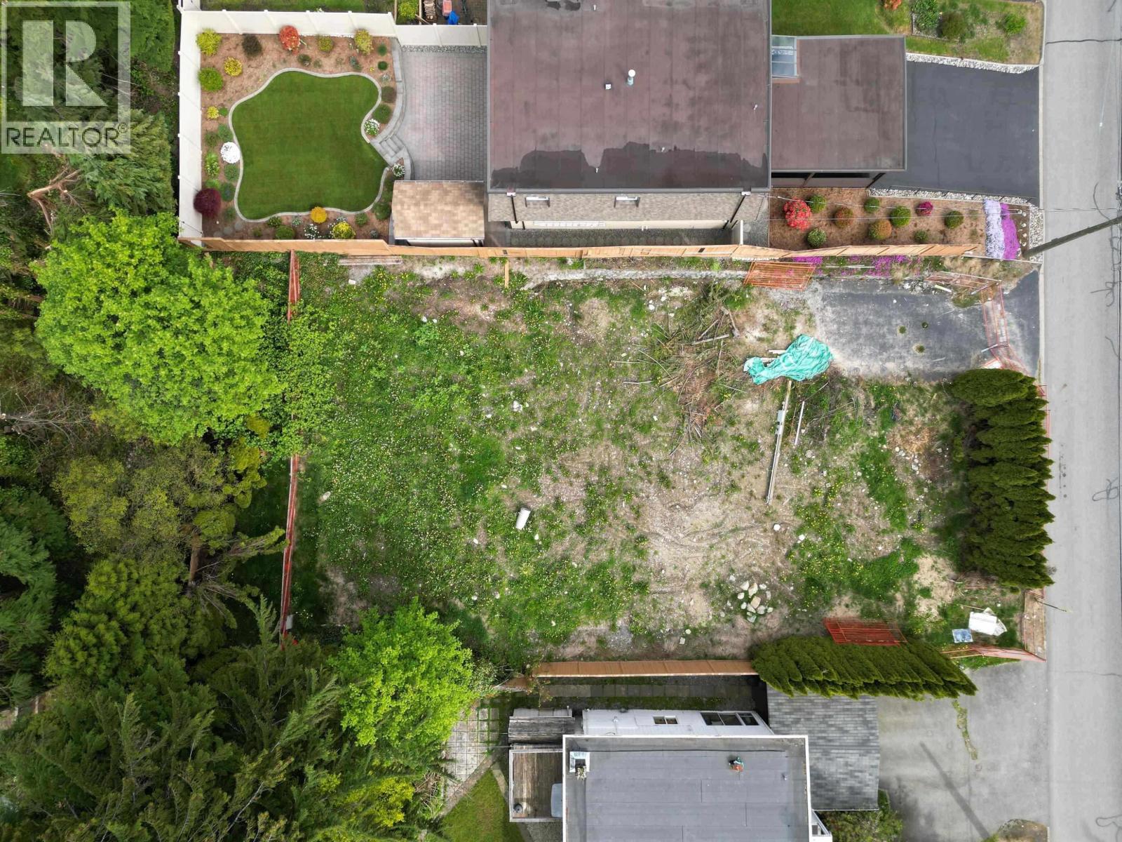 946 Montroyal Boulevard Property Photo 7