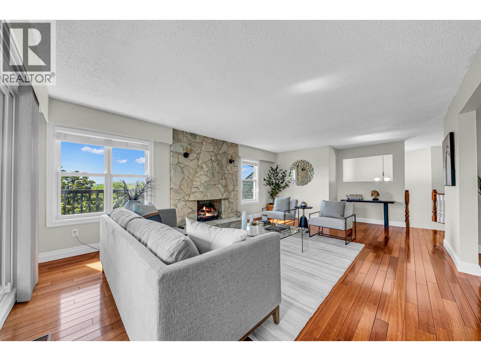 7347 Queenston Court Property Photo 4