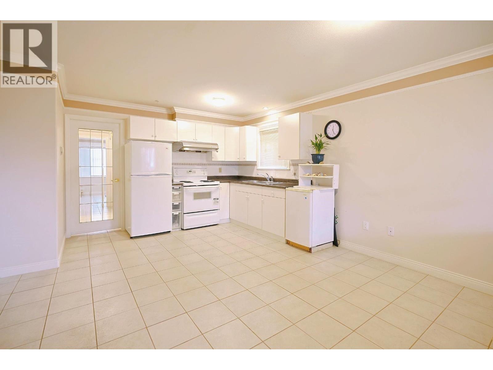 6915 Dumfries Street Property Photo 10