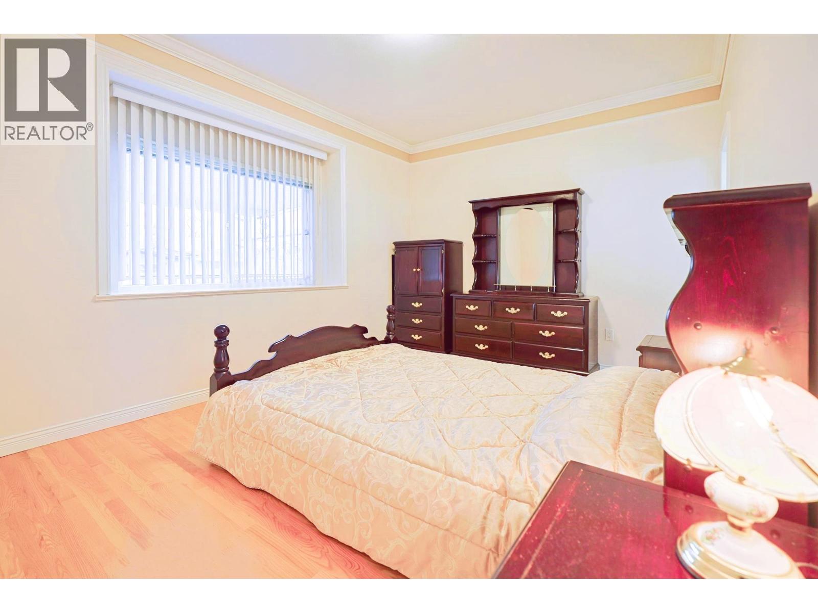 6915 Dumfries Street Property Photo 16