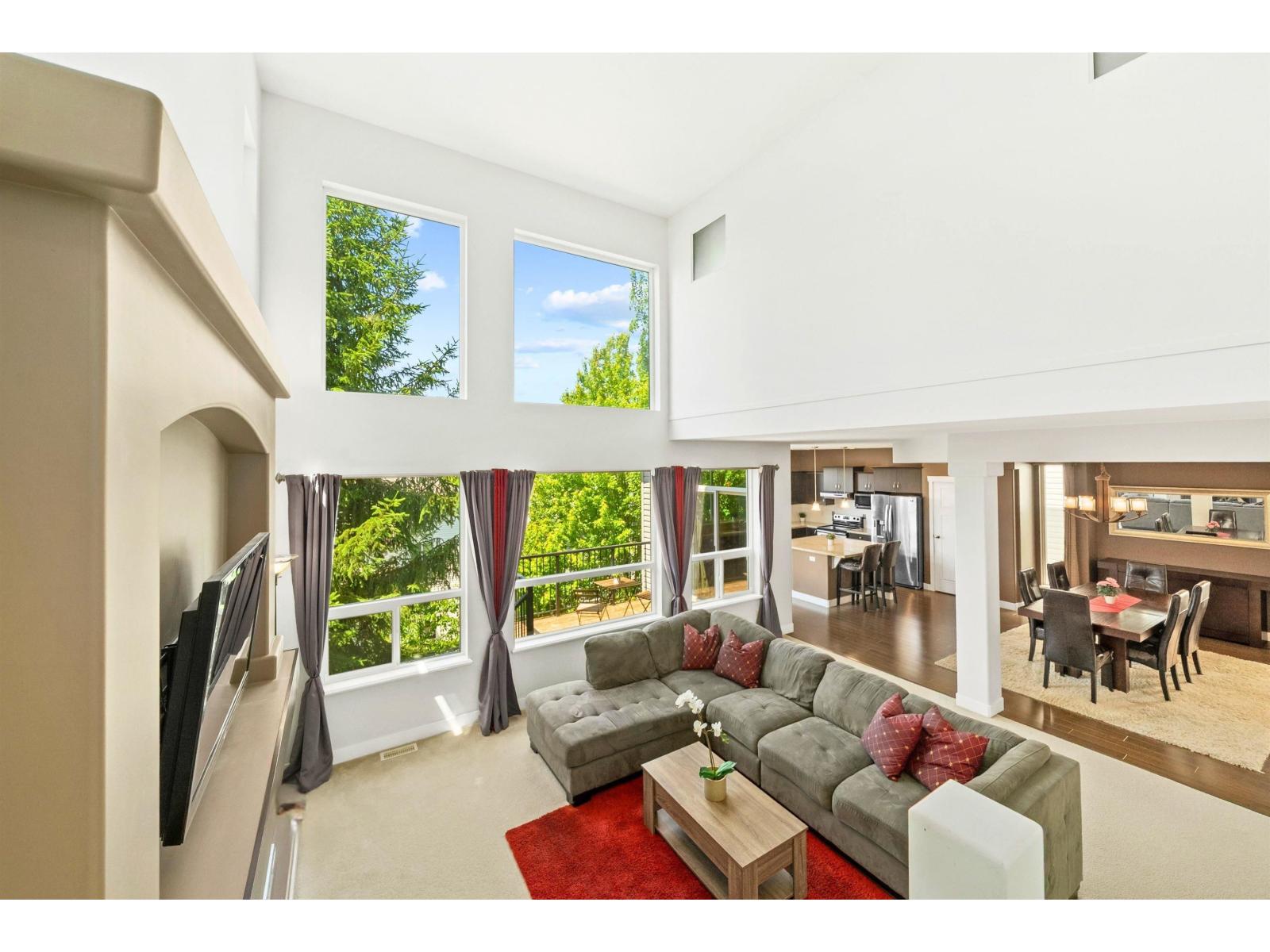 7037 178 Street Property Photo 5