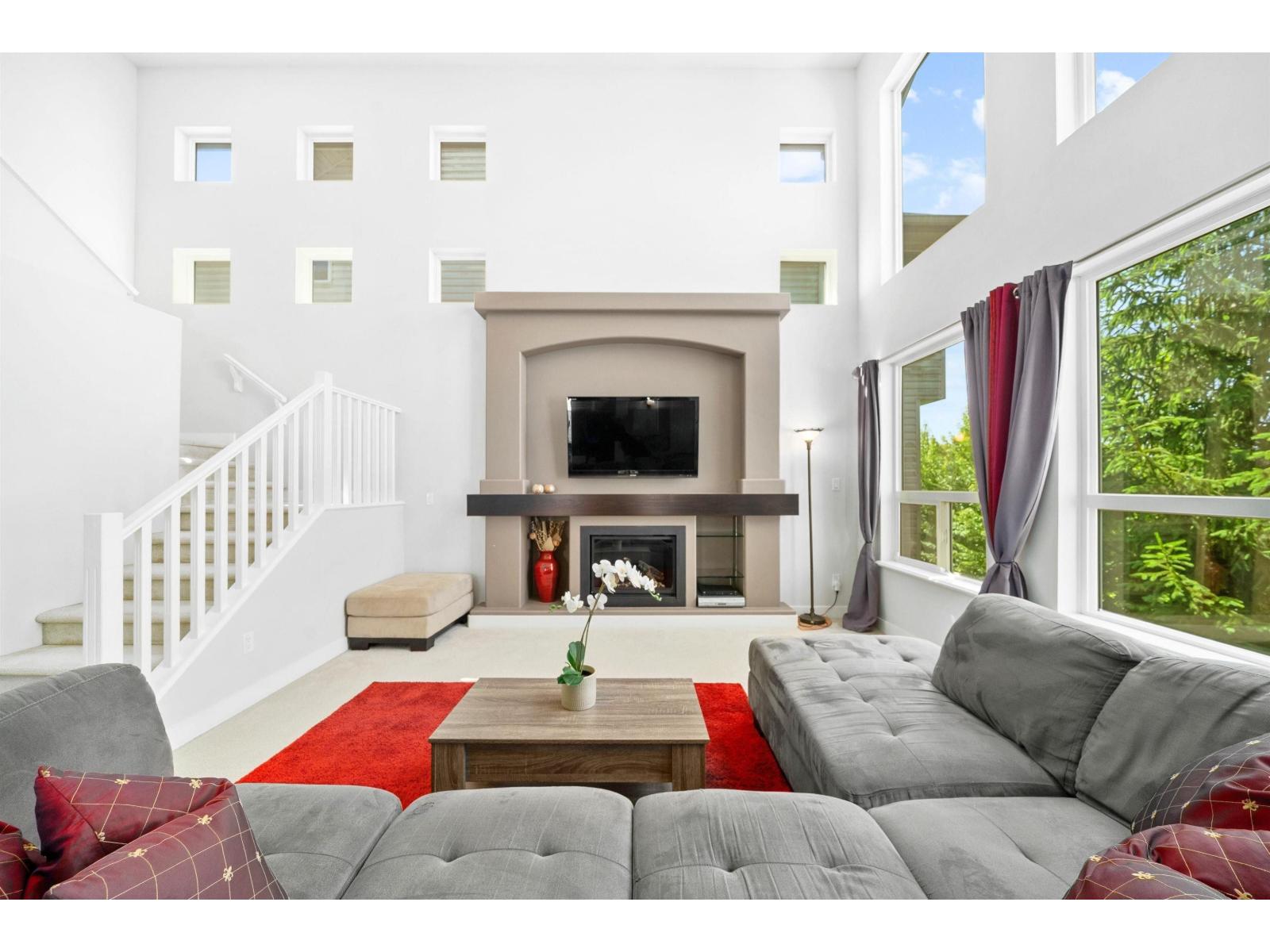 7037 178 Street Property Photo 6