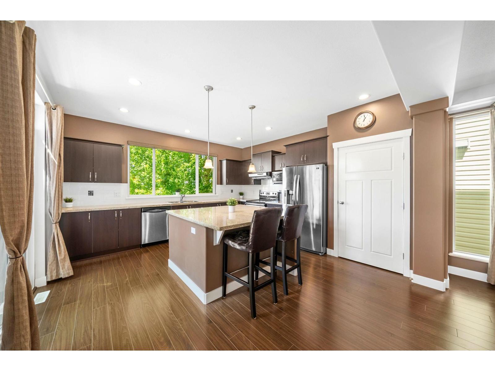 7037 178 Street Property Photo 10