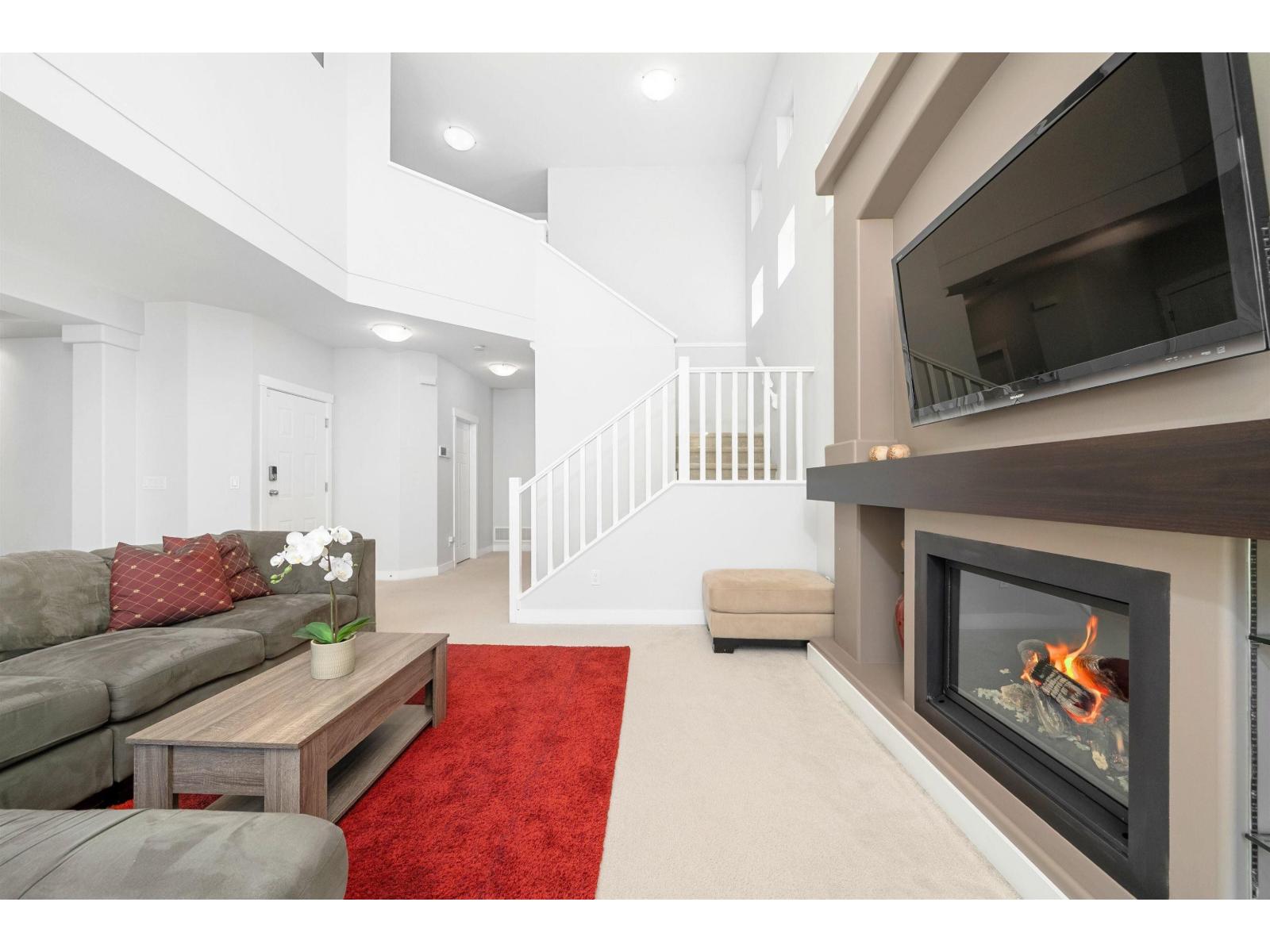 7037 178 Street Property Photo 12