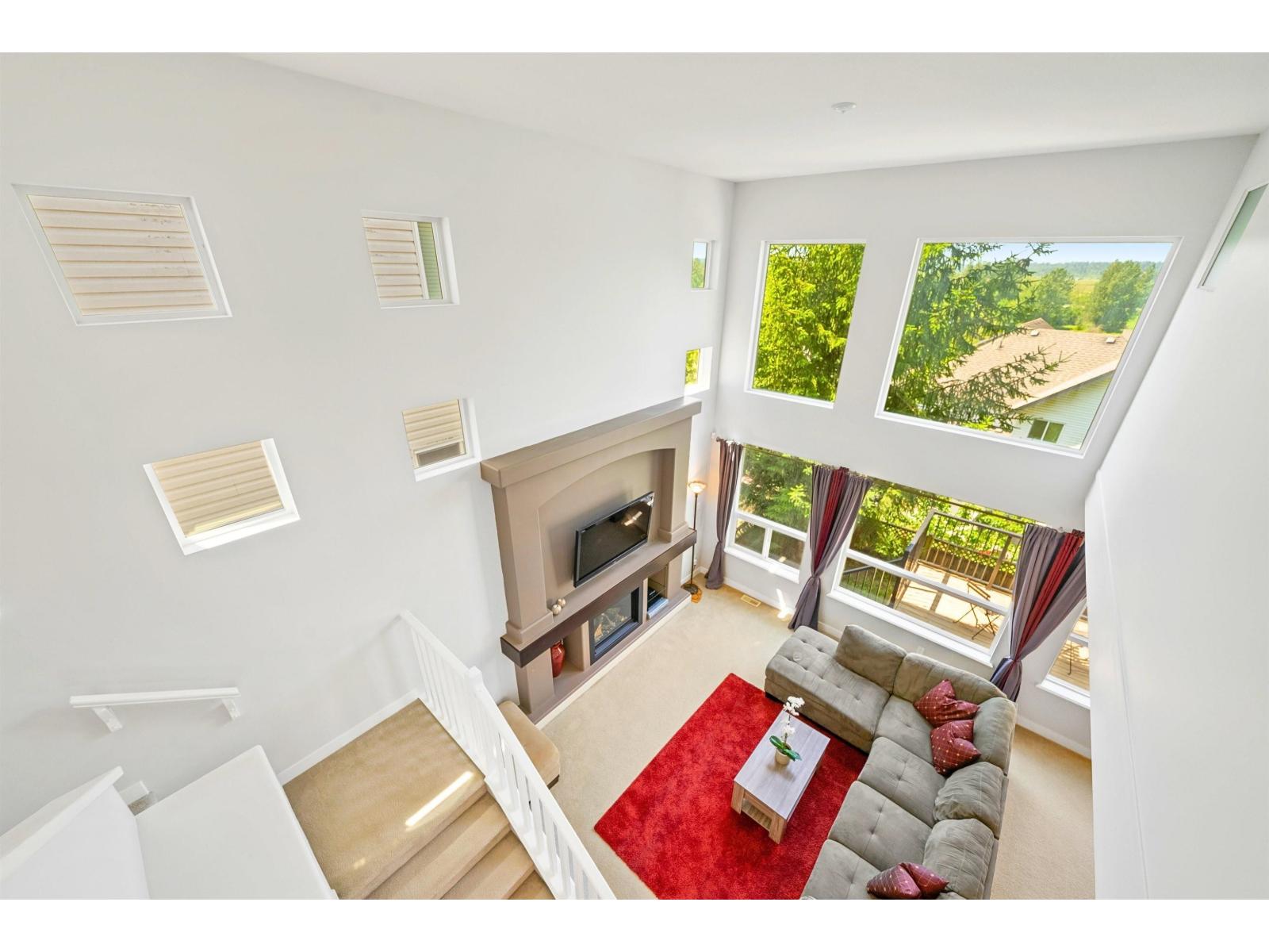 7037 178 Street Property Photo 16
