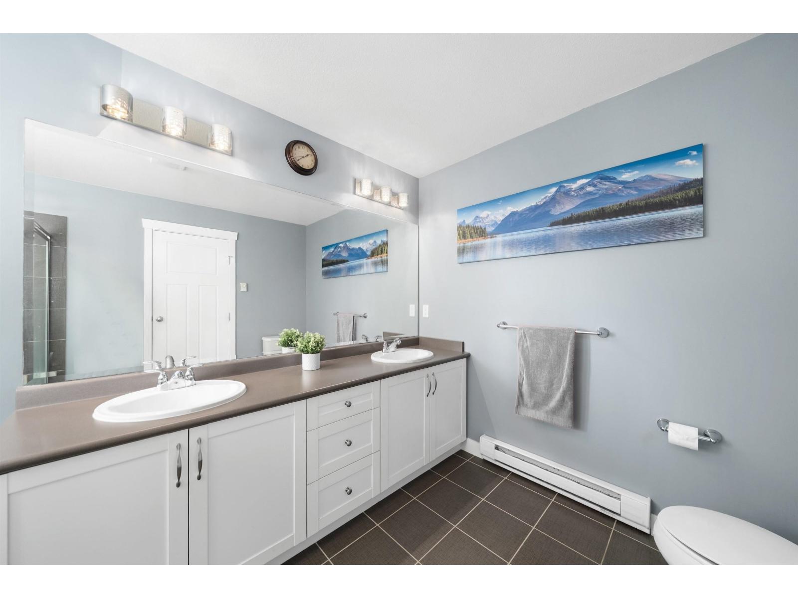 7037 178 Street Property Photo 23