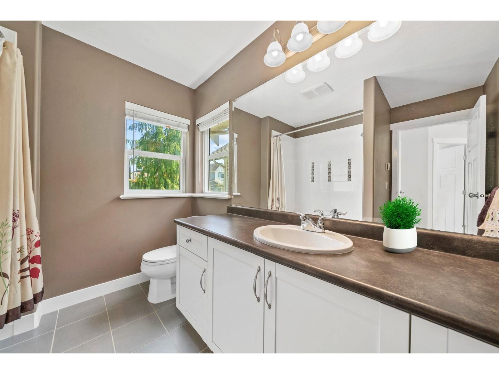7037 178 Street Property Photo 25