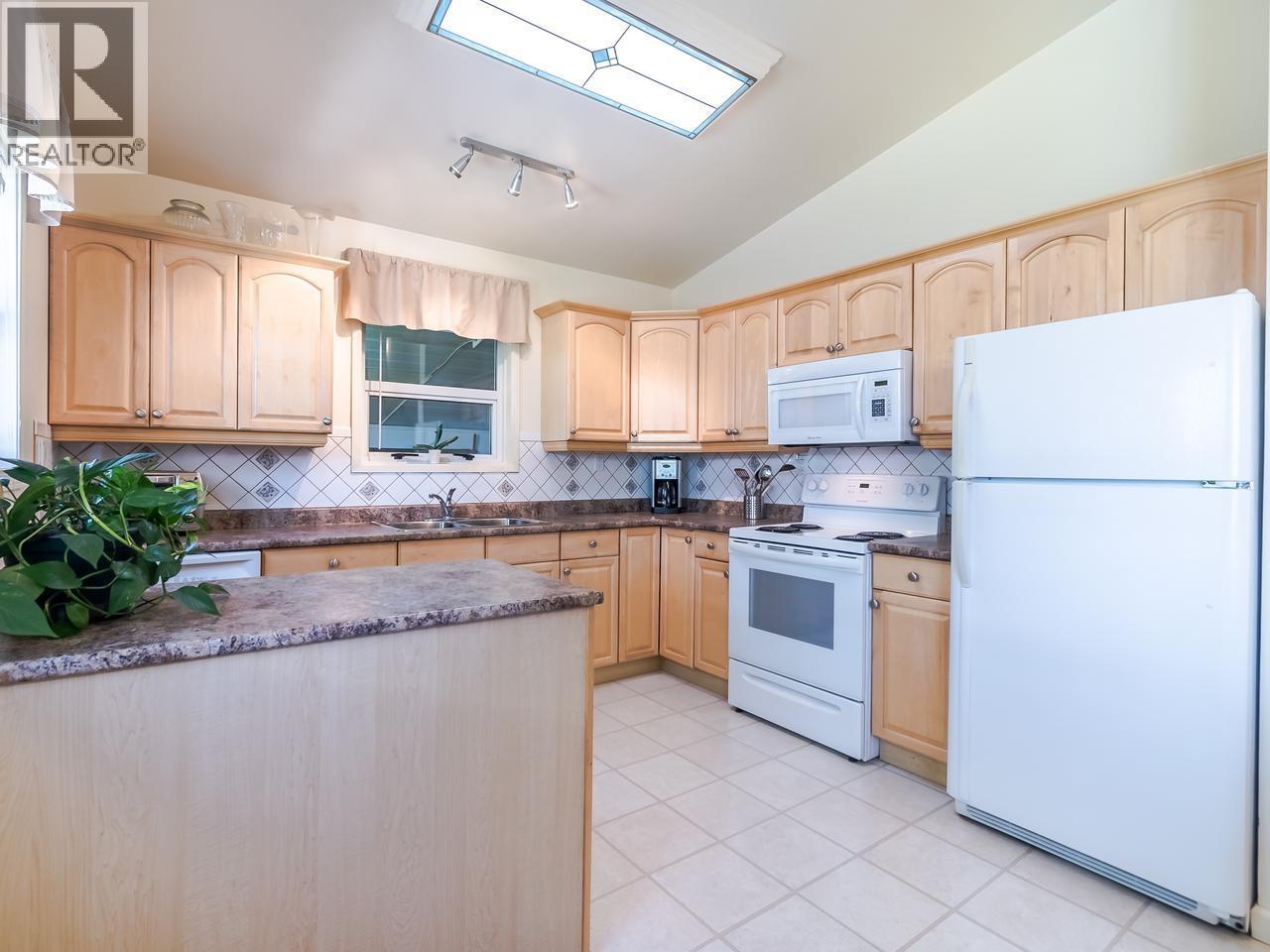 755 Egmont Avenue Property Photo 13