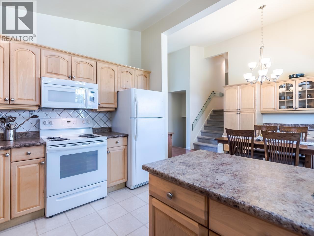 755 Egmont Avenue Property Photo 14