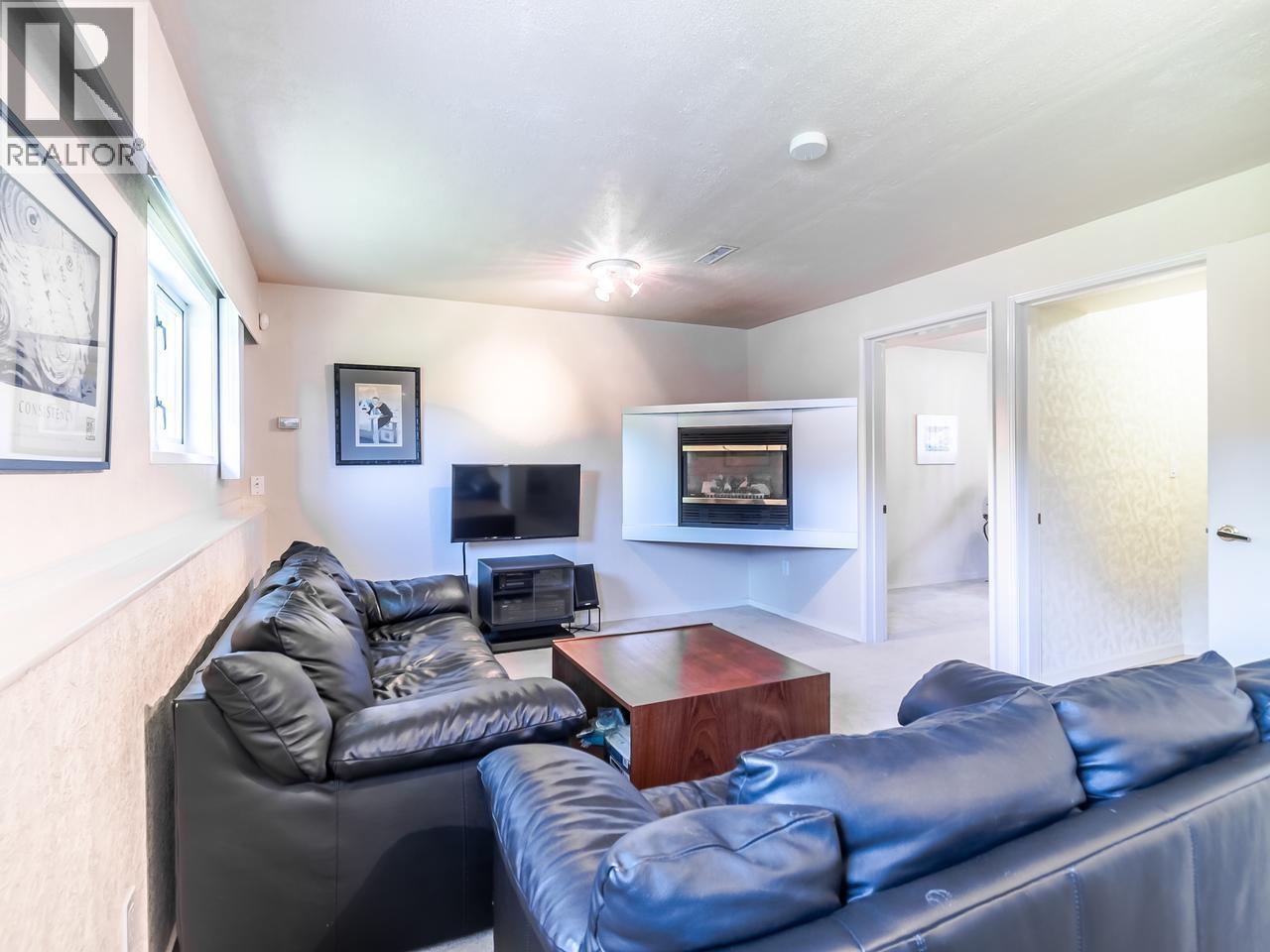 755 Egmont Avenue Property Photo 18