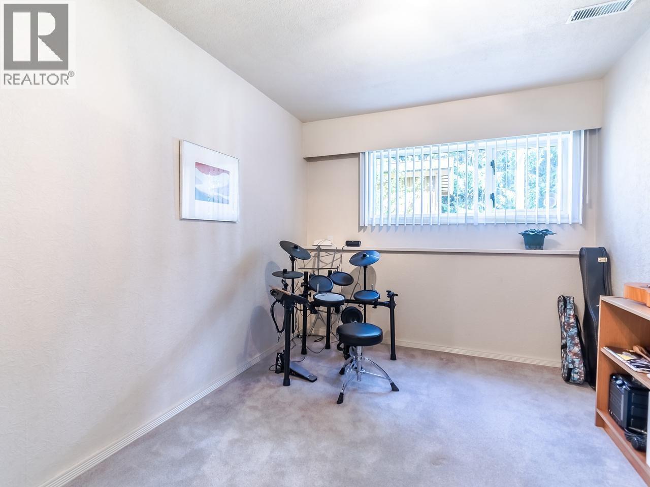 755 Egmont Avenue Property Photo 20