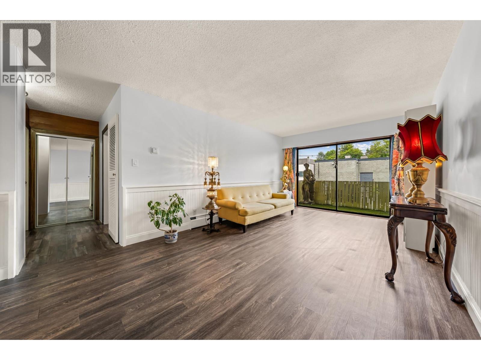 208 611 Blackford Street Property Photo 2