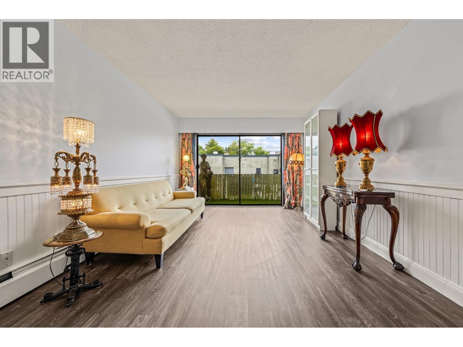 208 611 Blackford Street Property Photo 3