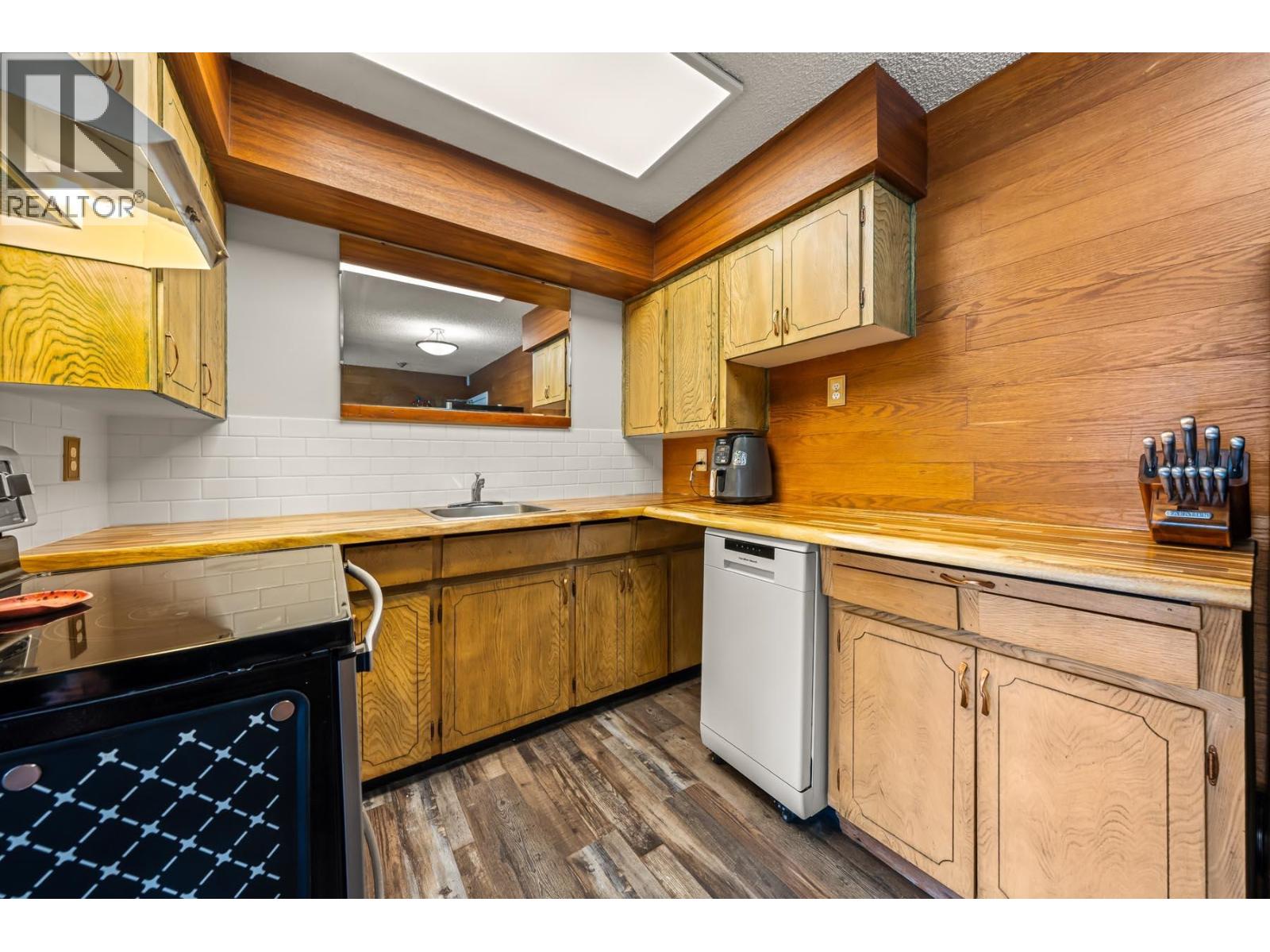 208 611 Blackford Street Property Photo 9