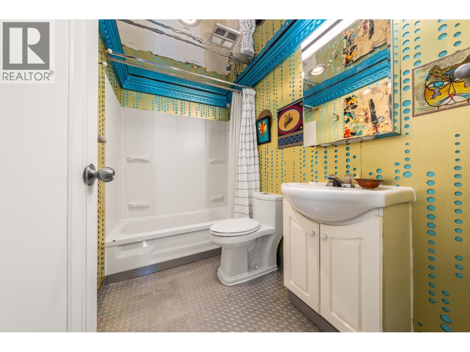 208 611 Blackford Street Property Photo 18
