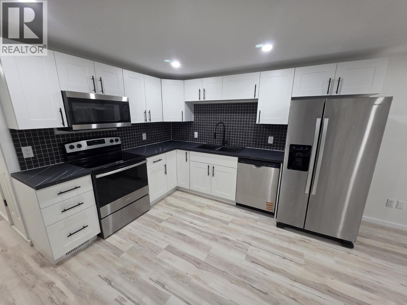 7 4625 Graham Avenue Property Photo 2