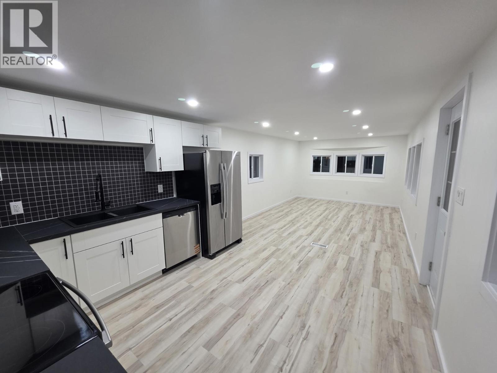 7 4625 Graham Avenue Property Photo 4