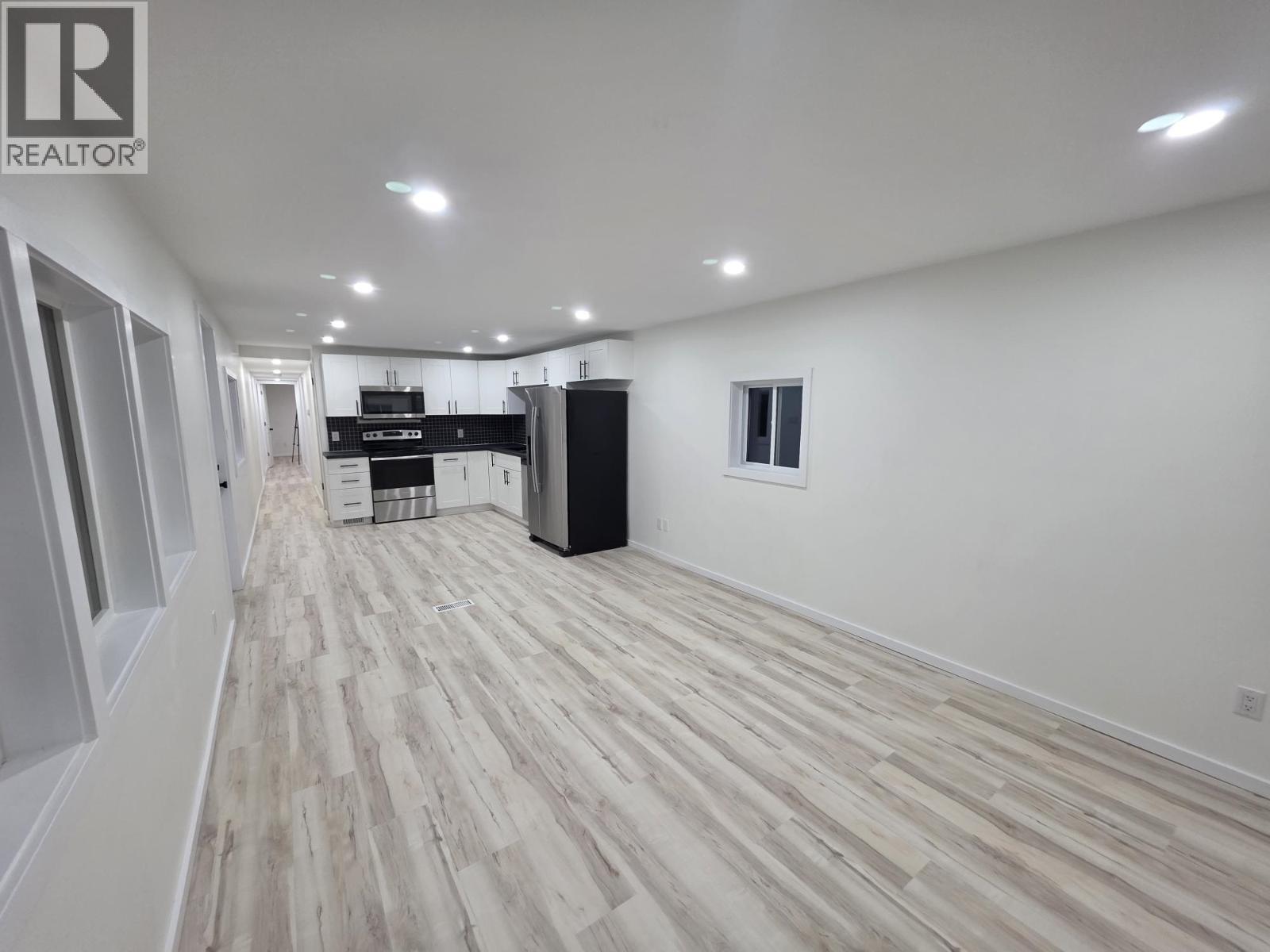 7 4625 Graham Avenue Property Photo 7