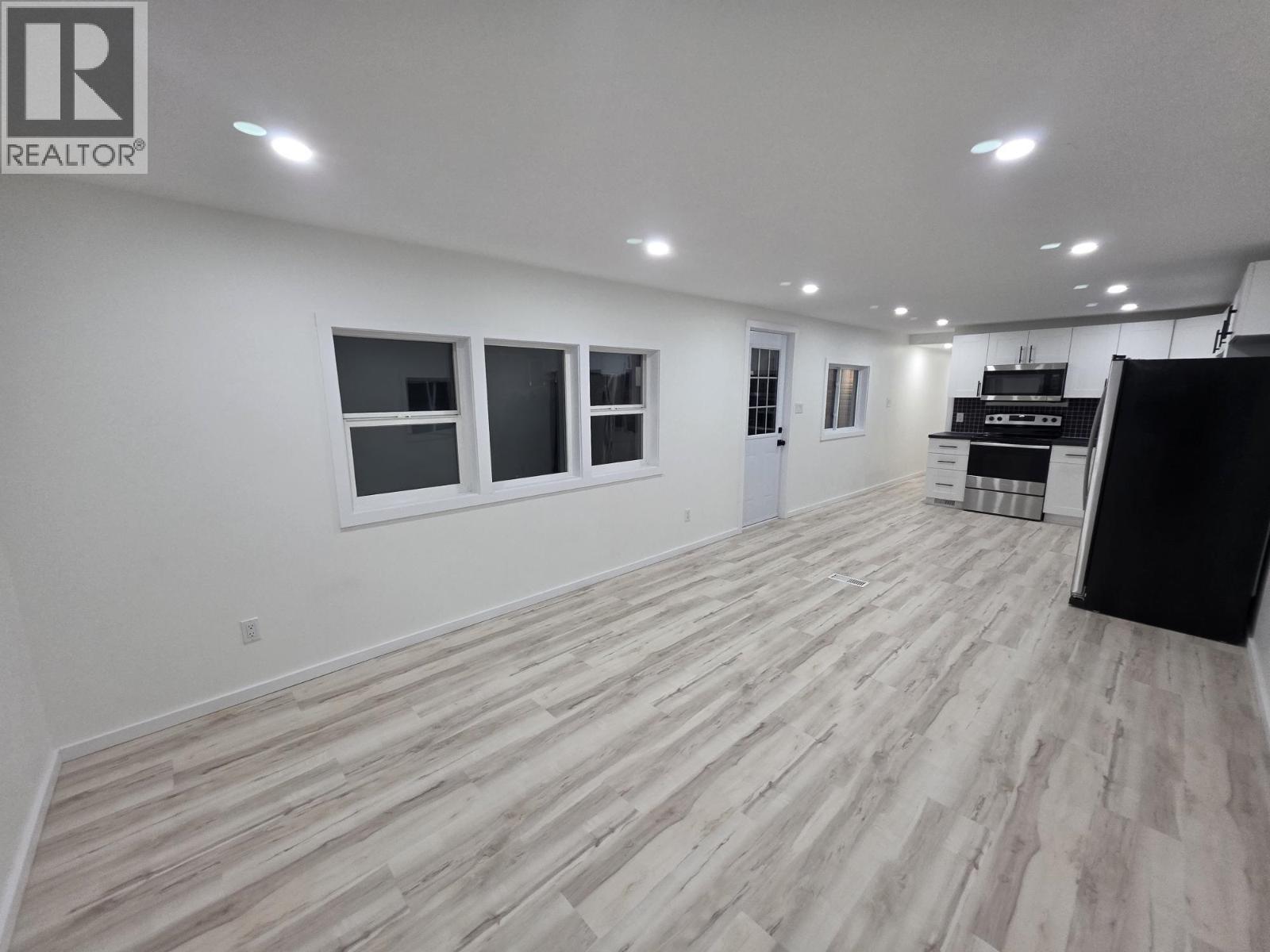 7 4625 Graham Avenue Property Photo 8