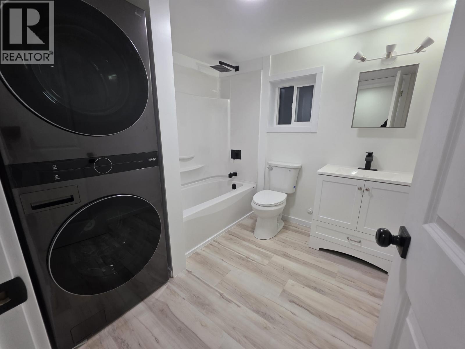 7 4625 Graham Avenue Property Photo 12