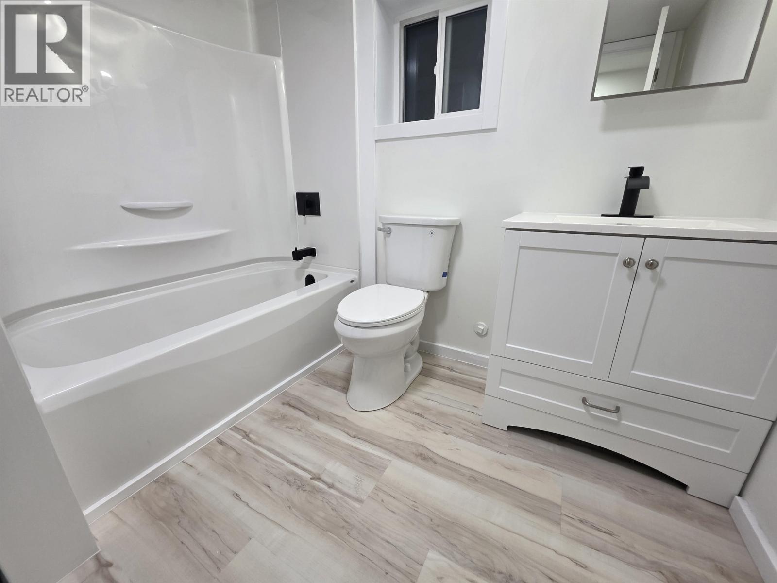 7 4625 Graham Avenue Property Photo 13