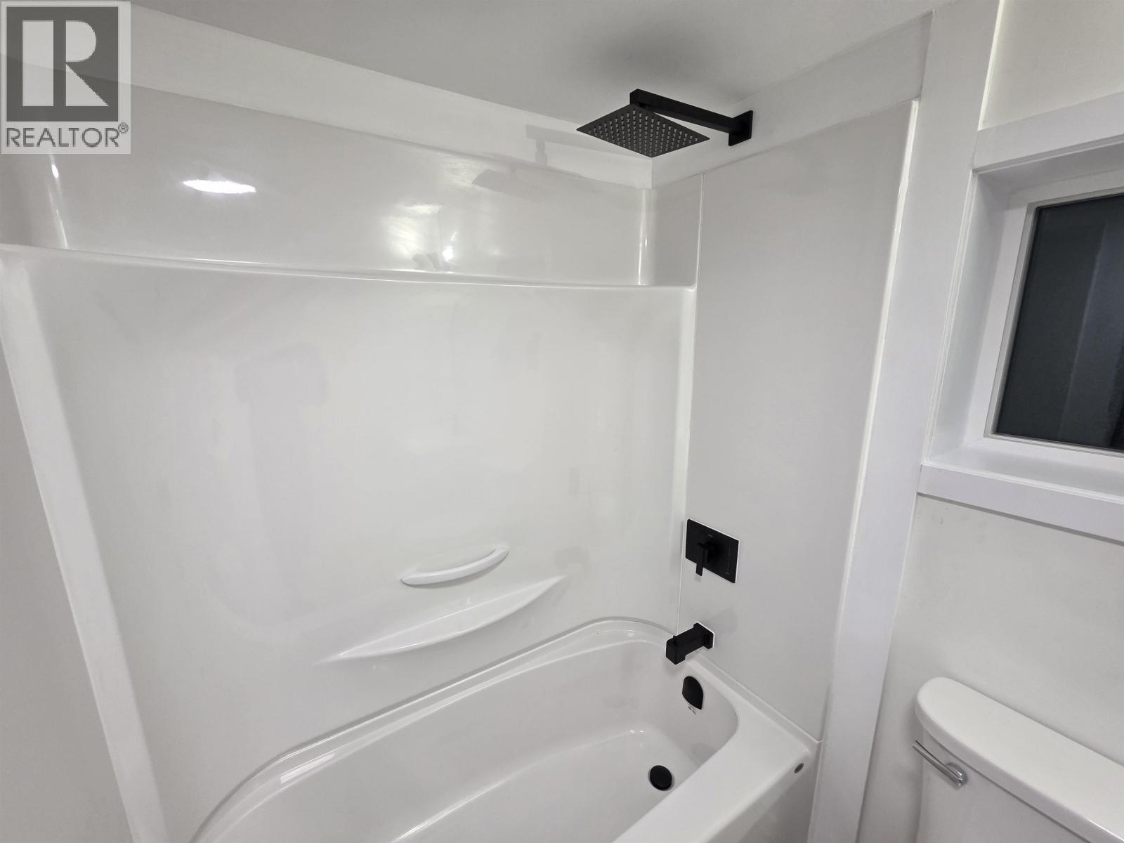 7 4625 Graham Avenue Property Photo 14