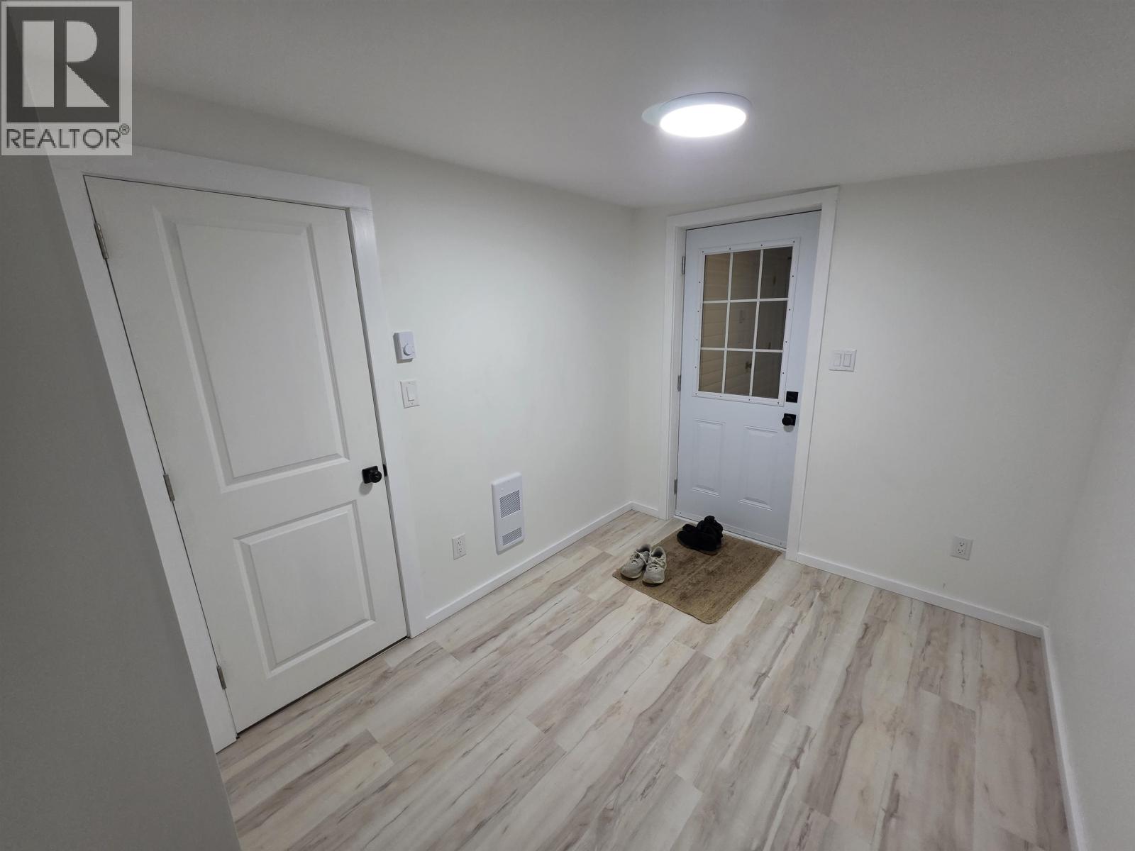 7 4625 Graham Avenue Property Photo 16