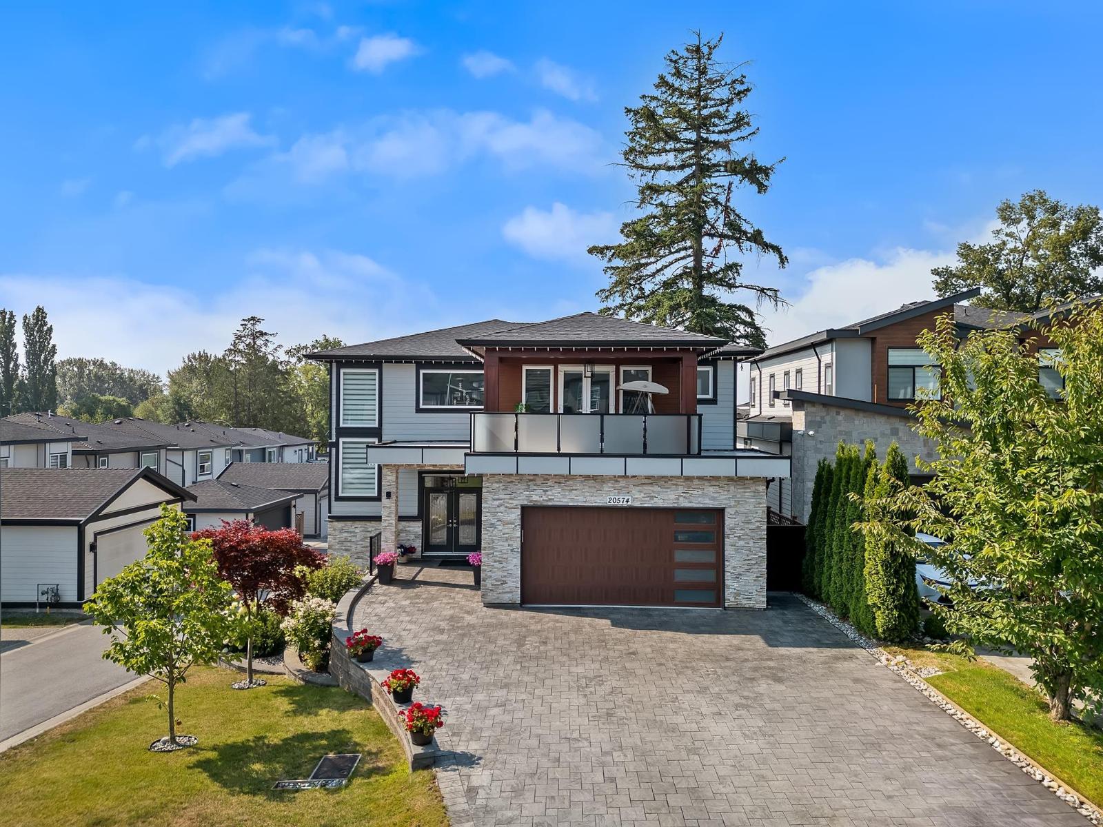 20574 71 Avenue Property Photo 1