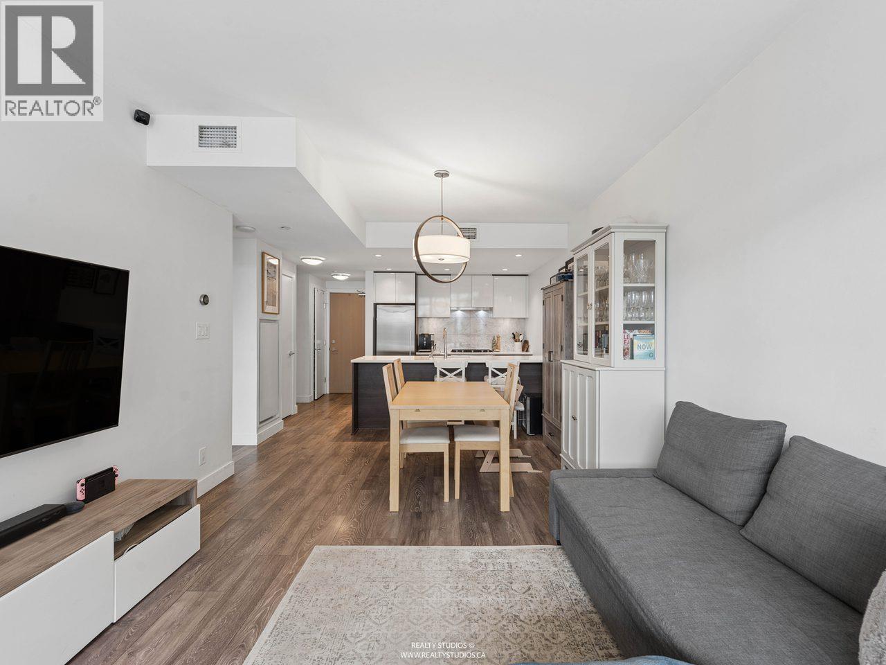 205 8538 River District Crossing Property Photo 4