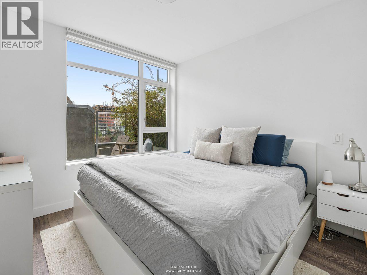 205 8538 River District Crossing Property Photo 6