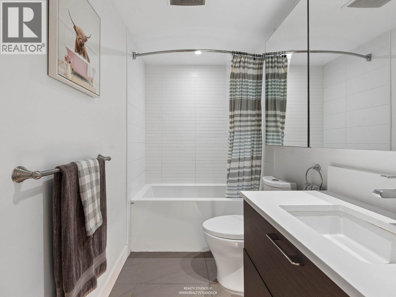 205 8538 River District Crossing Property Photo 7