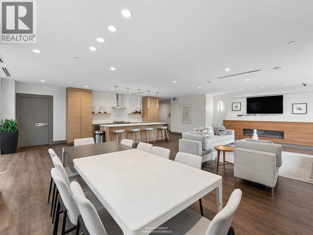 205 8538 River District Crossing Property Photo 17