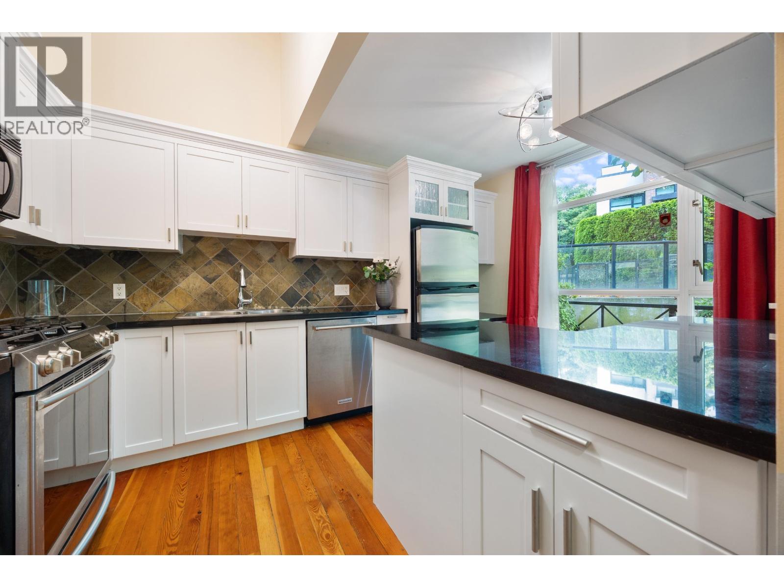 114 8 Renaissance Square Property Photo 3