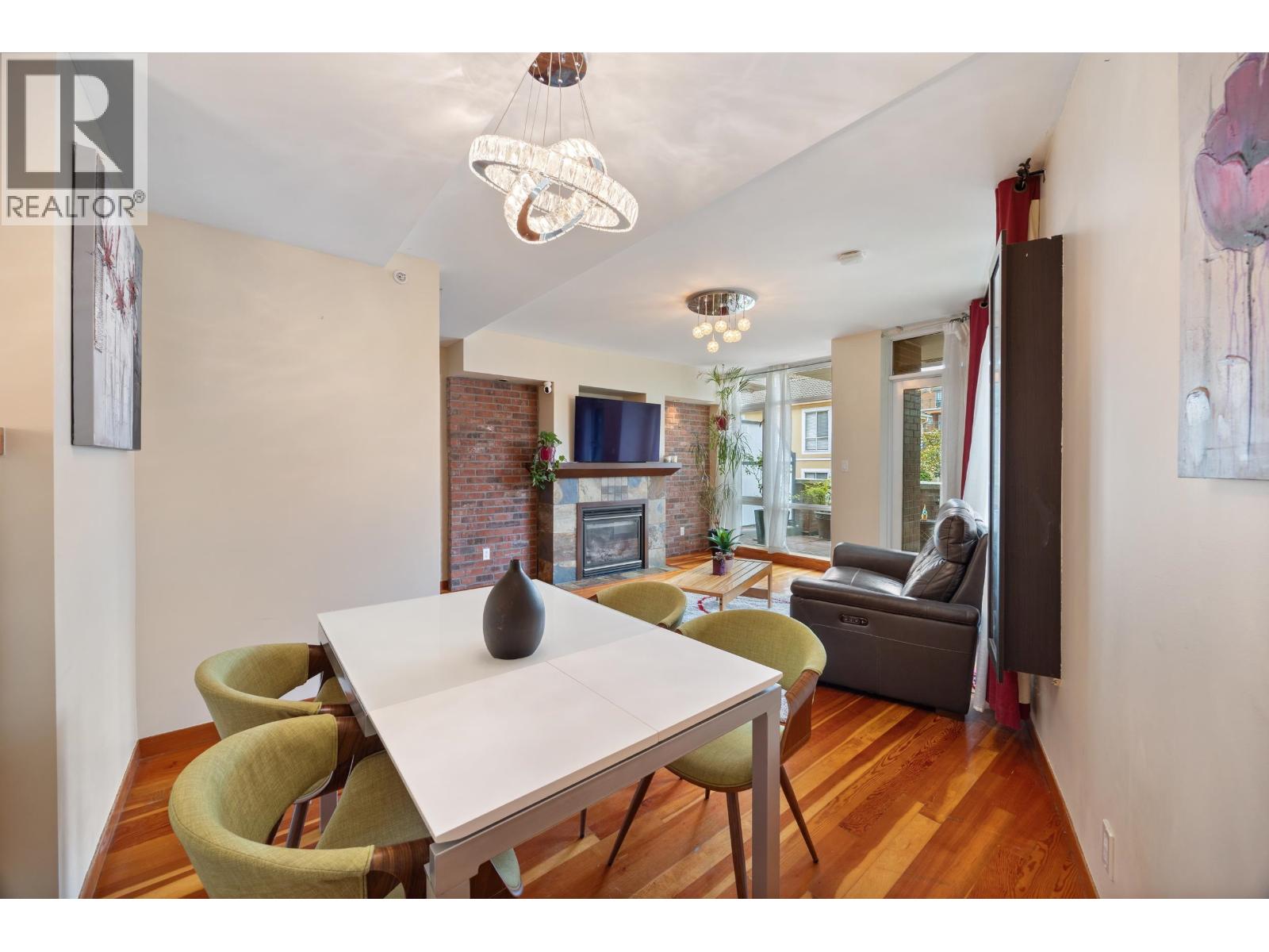 114 8 Renaissance Square Property Photo 11