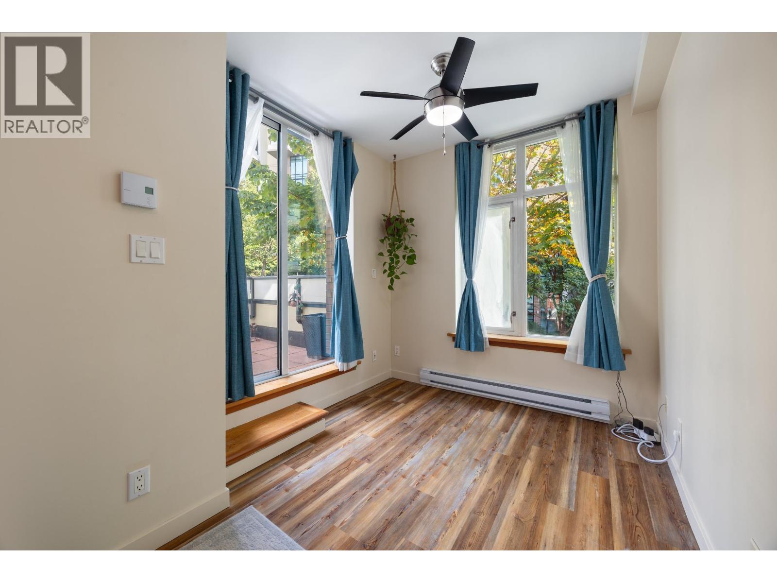 114 8 Renaissance Square Property Photo 15