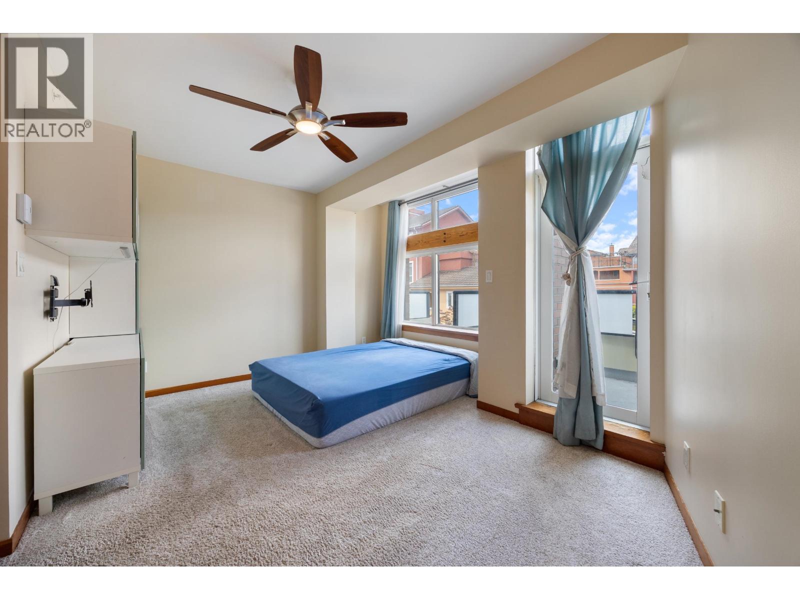 114 8 Renaissance Square Property Photo 18