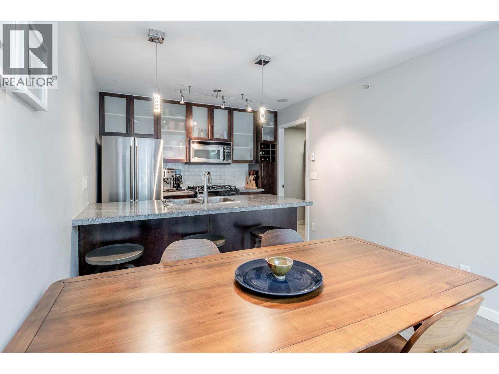 1227 Richards Street Property Photo 6