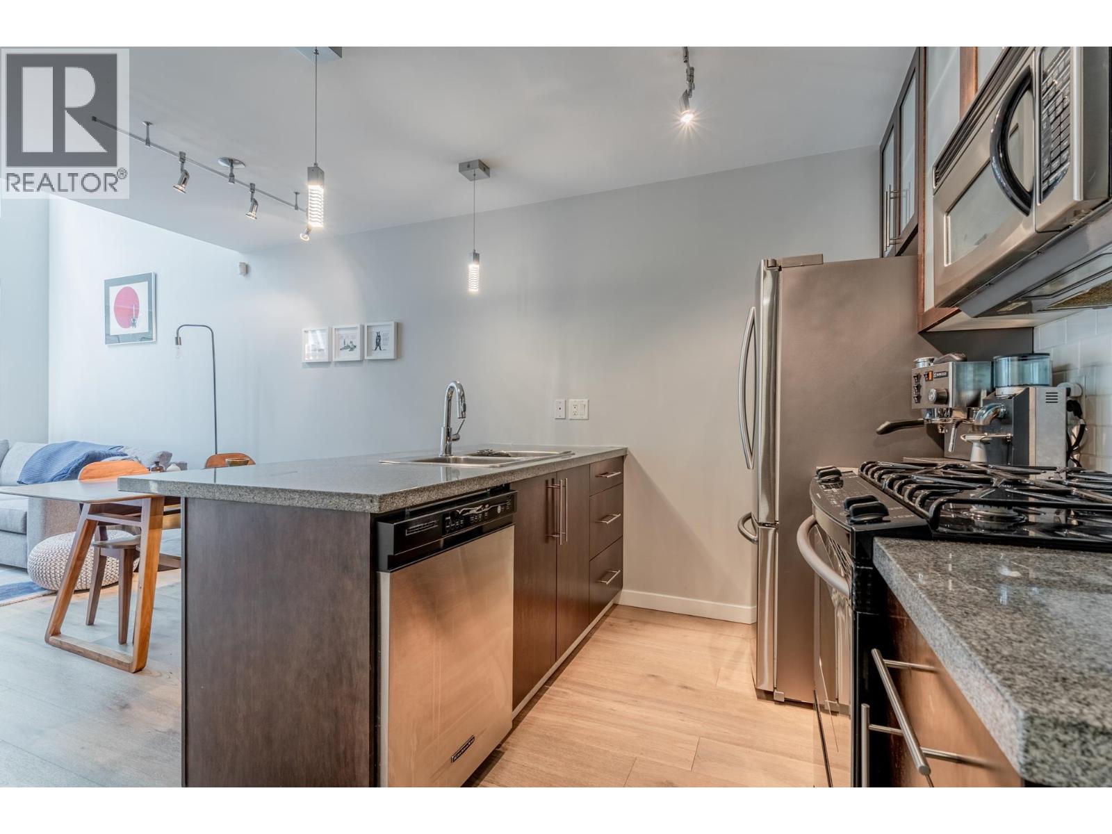1227 Richards Street Property Photo 10
