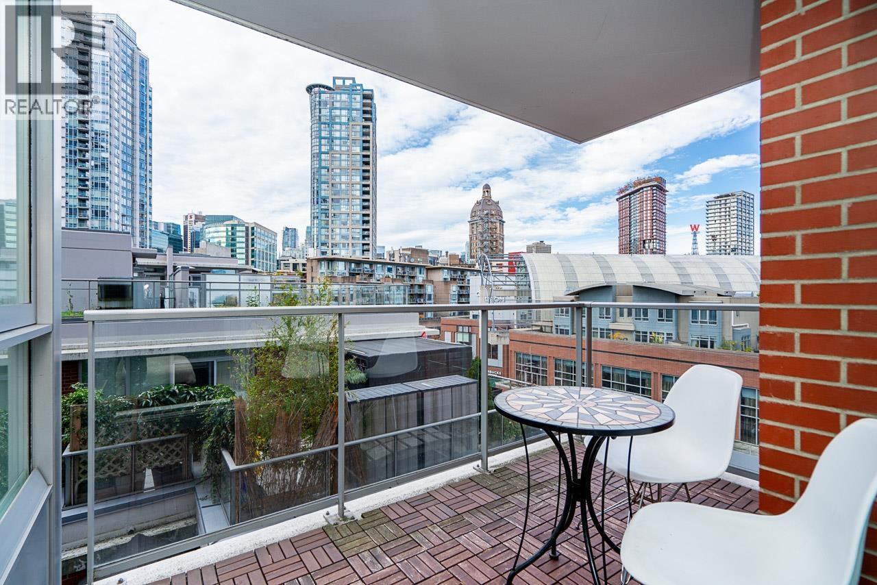 806 58 KEEFER PLACE