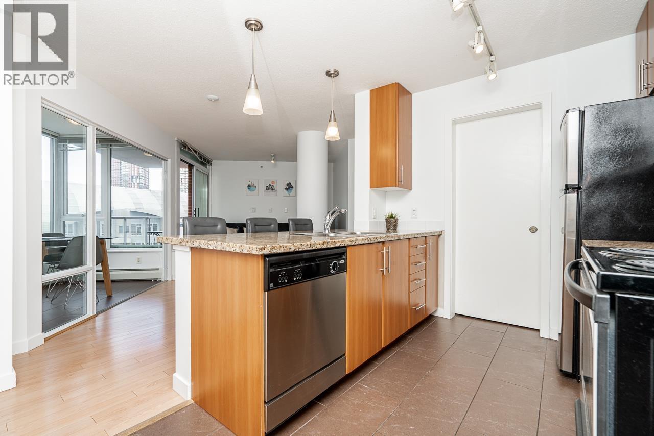 806 58 Keefer Place Property Photo 7