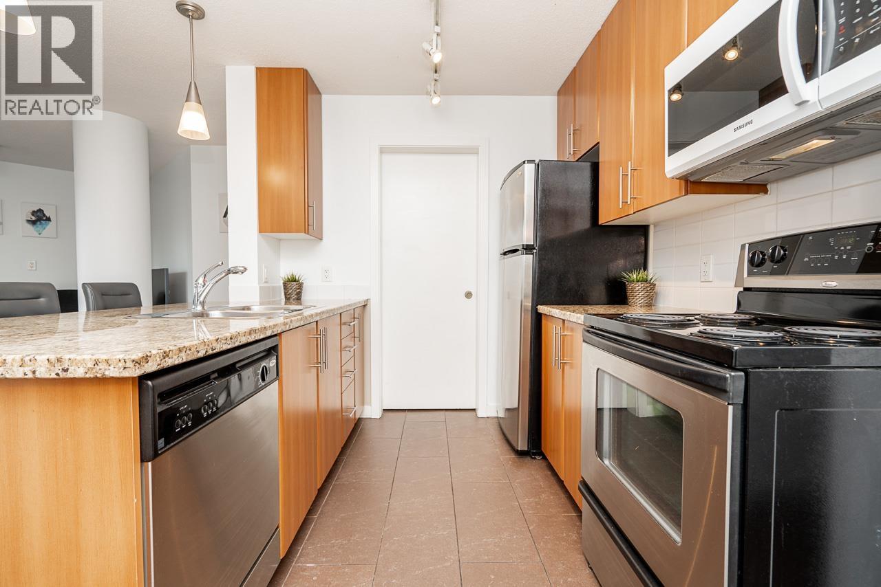 806 58 Keefer Place Property Photo 8