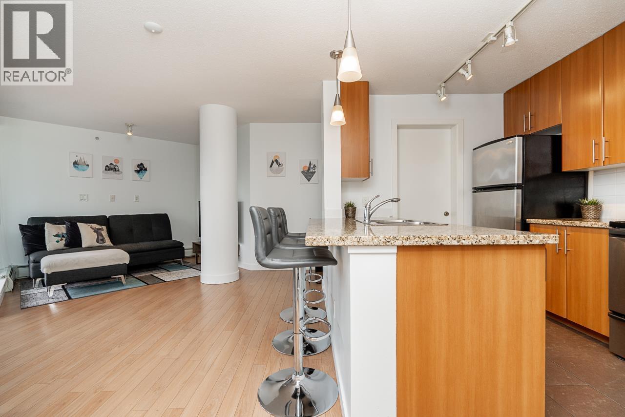 806 58 Keefer Place Property Photo 11