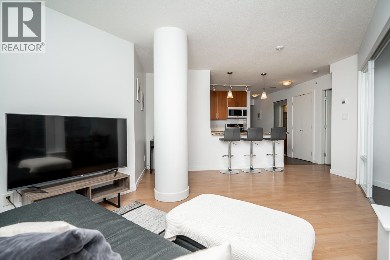 806 58 Keefer Place Property Photo 15
