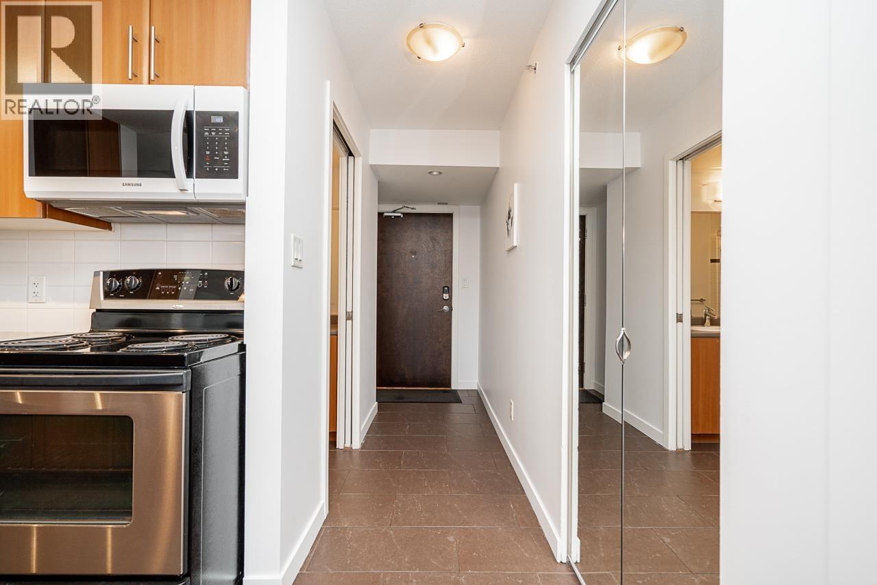 806 58 Keefer Place Property Photo 25