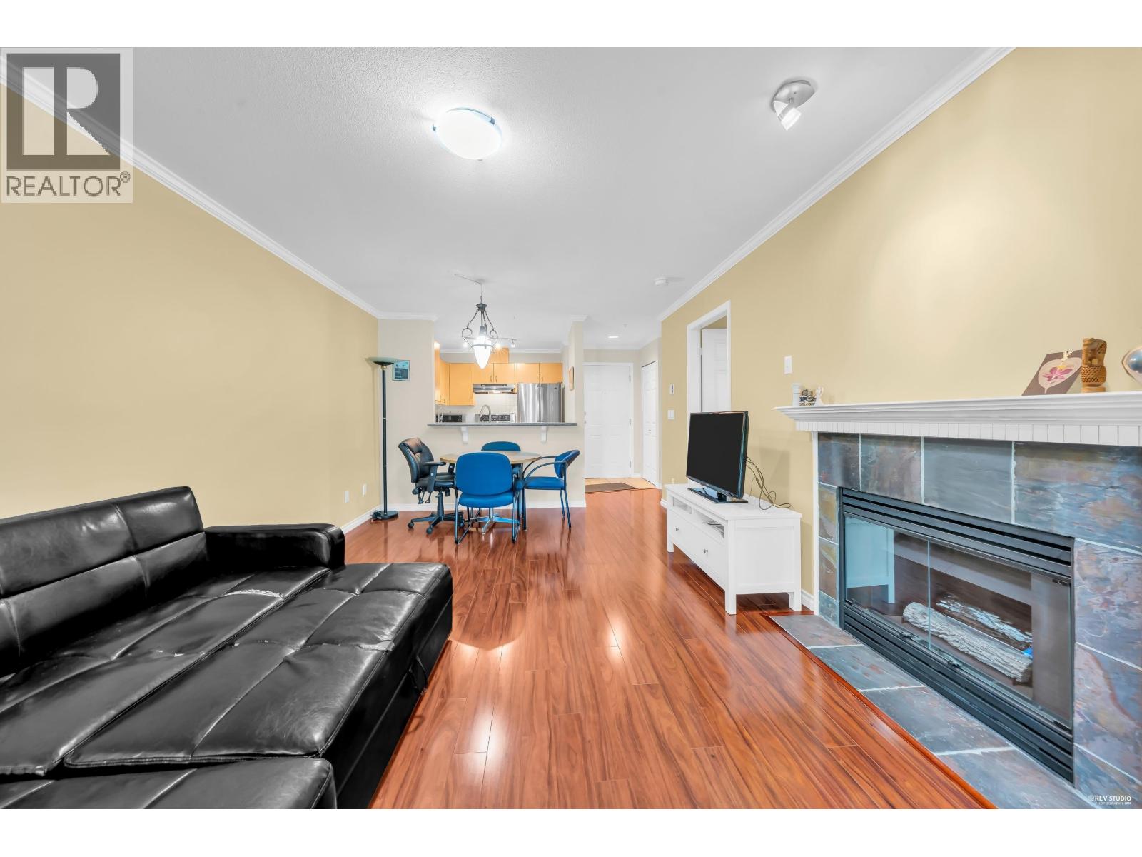 210 175 E 10th Street Property Photo 4